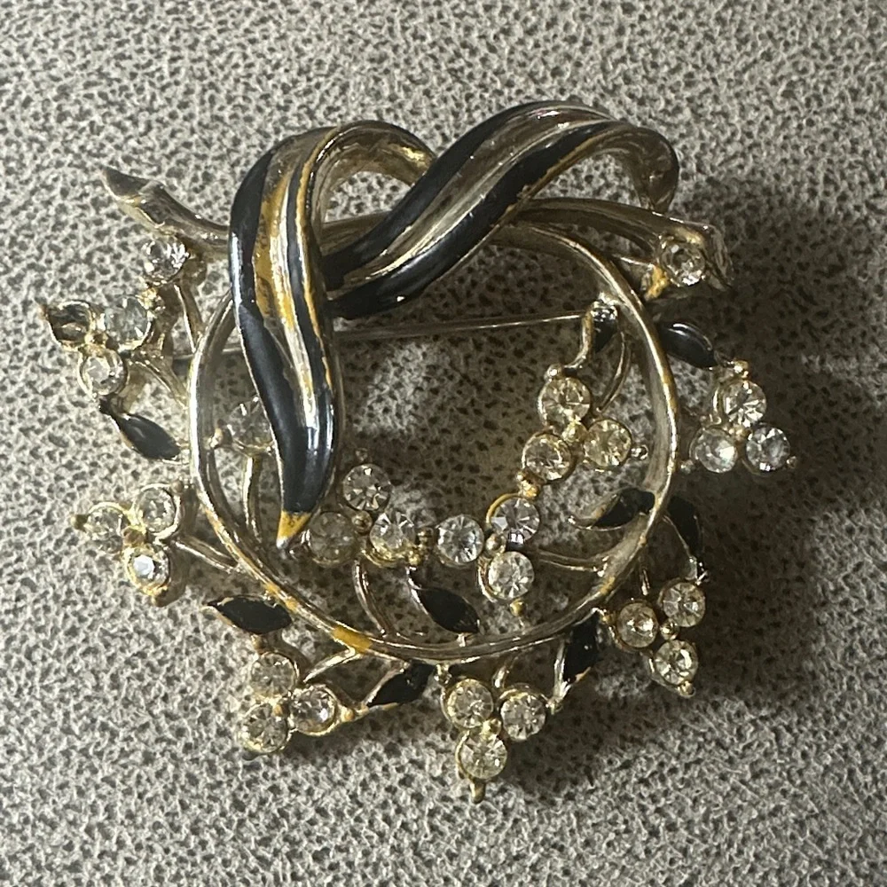 Elegant Gold and Black Brooch